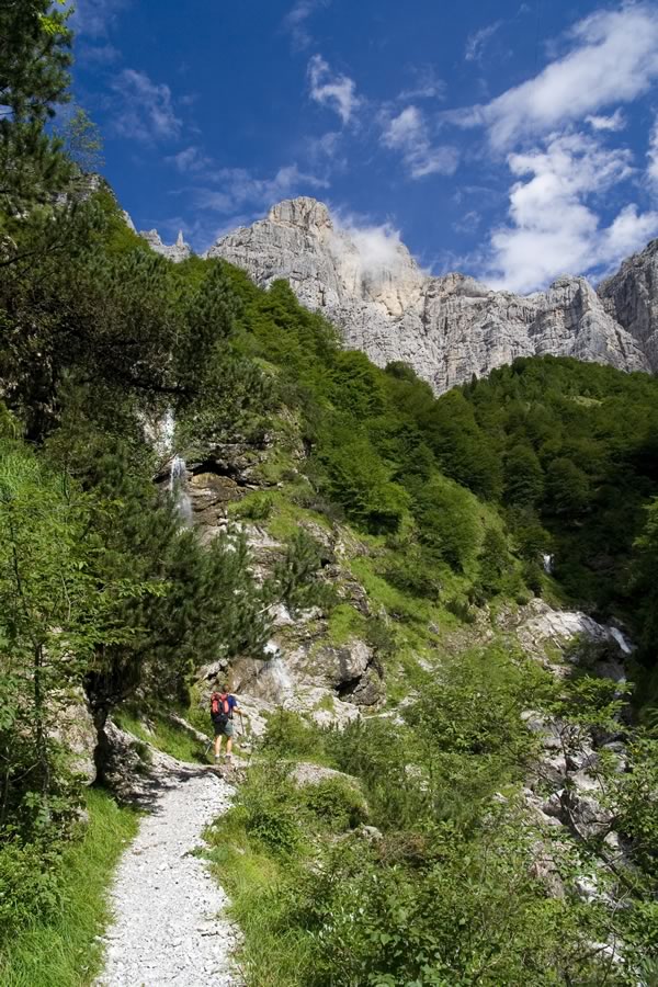 Proti koči, zadaj La Schiara