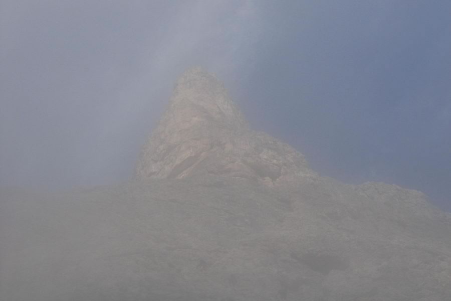 Torre Exner se je do te mere odprl le za nekaj sekund, drugače je bil ves čas zavit v meglo