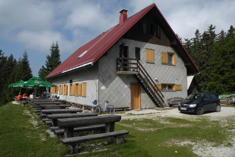Koča na Blegošu
