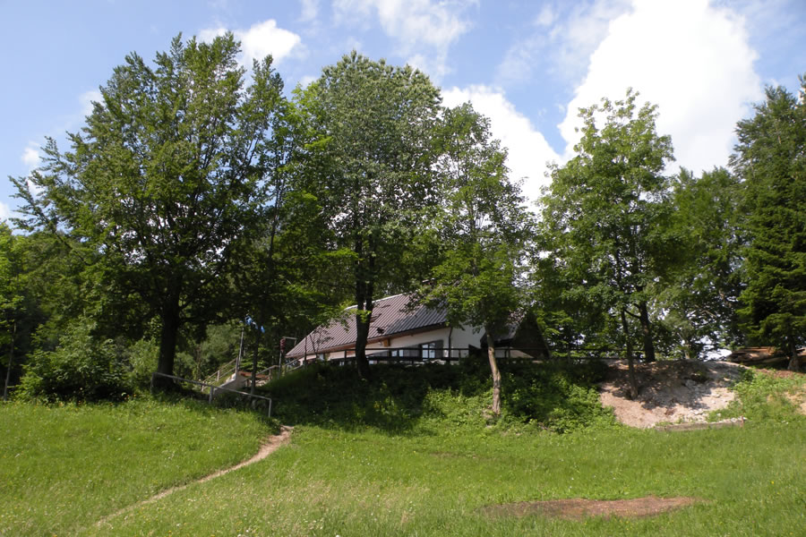 Koča na Hleviški planini