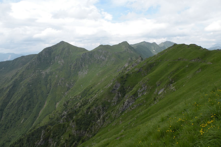 Čez vzhodna pobočja