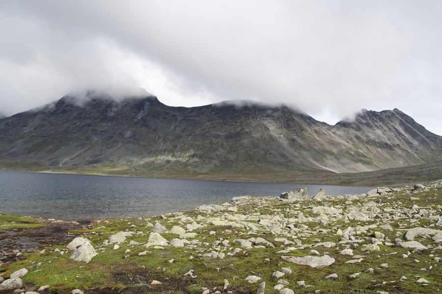 Leirvatnet, Tverrbottindan, Tverrbytthornet