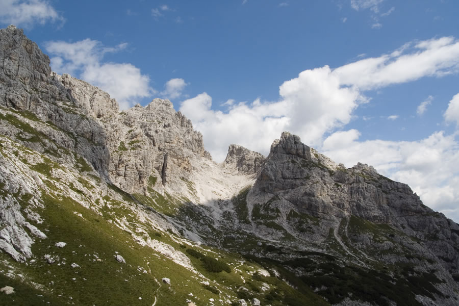 Trbiška Krniška špica, Krniška škrbina