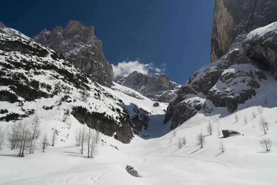 Smer spusta nad dolino Val Fiscalina Alta (Bacherntal)